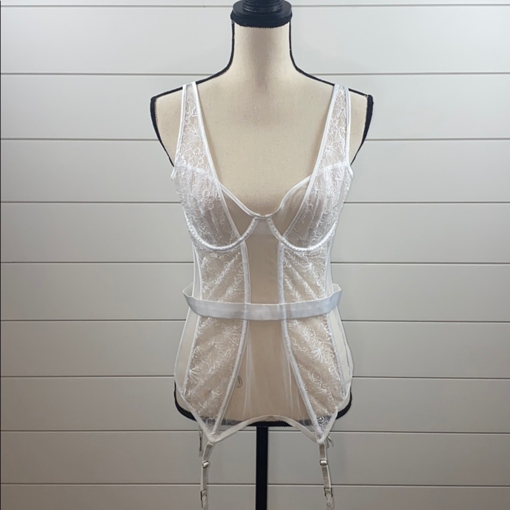 Victoria’s Secret Embellished Lace Merrywidow - Picture 4 of 8